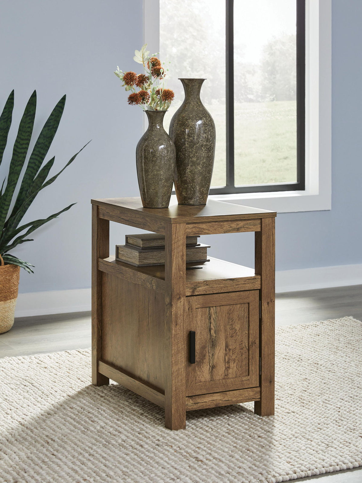 Fendenmore - Chair Side End Table